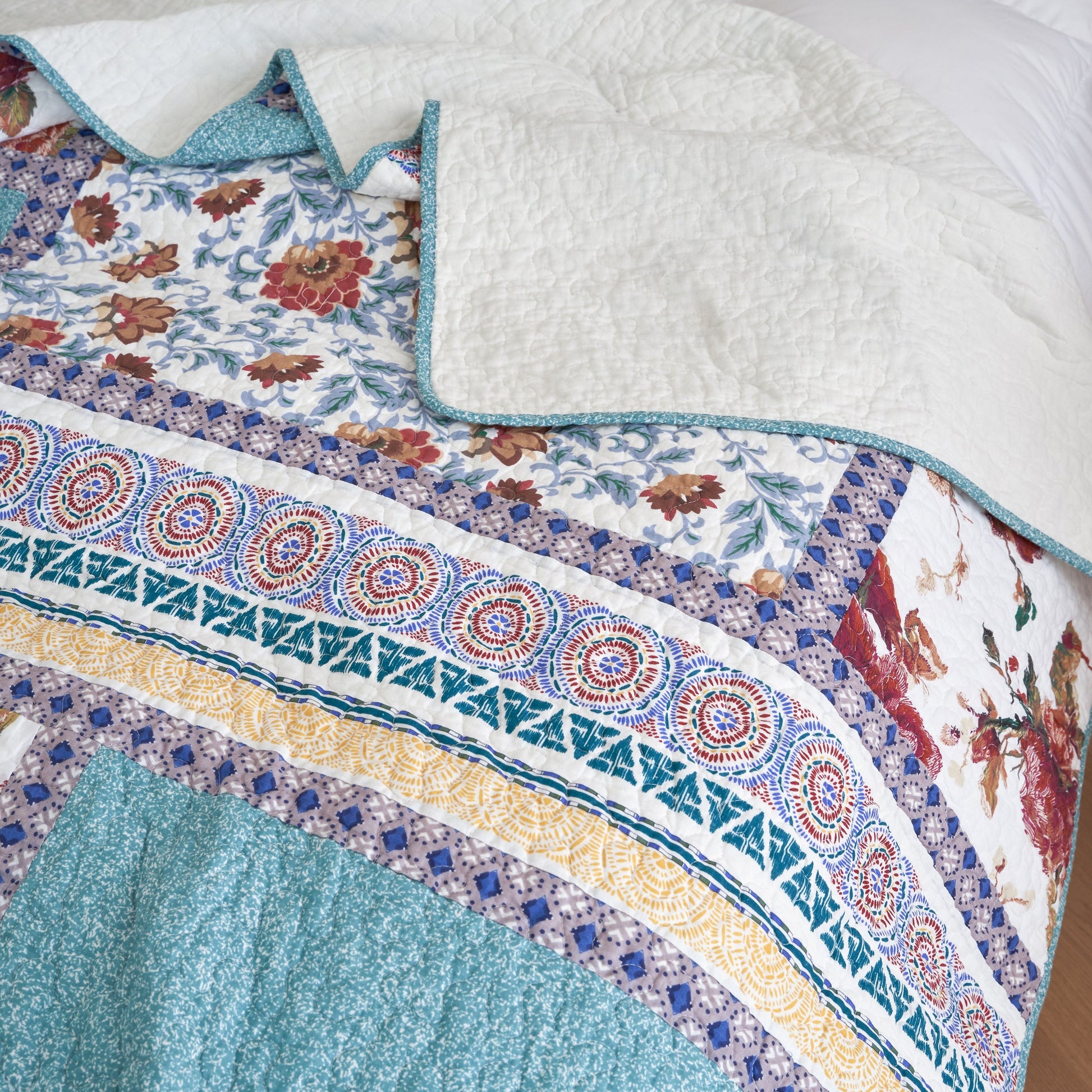Tache Old World Garden Pastel Blue Yellow Red Hummingbirds Cotton Patchwork Quilt Set (JHW-936)-1
