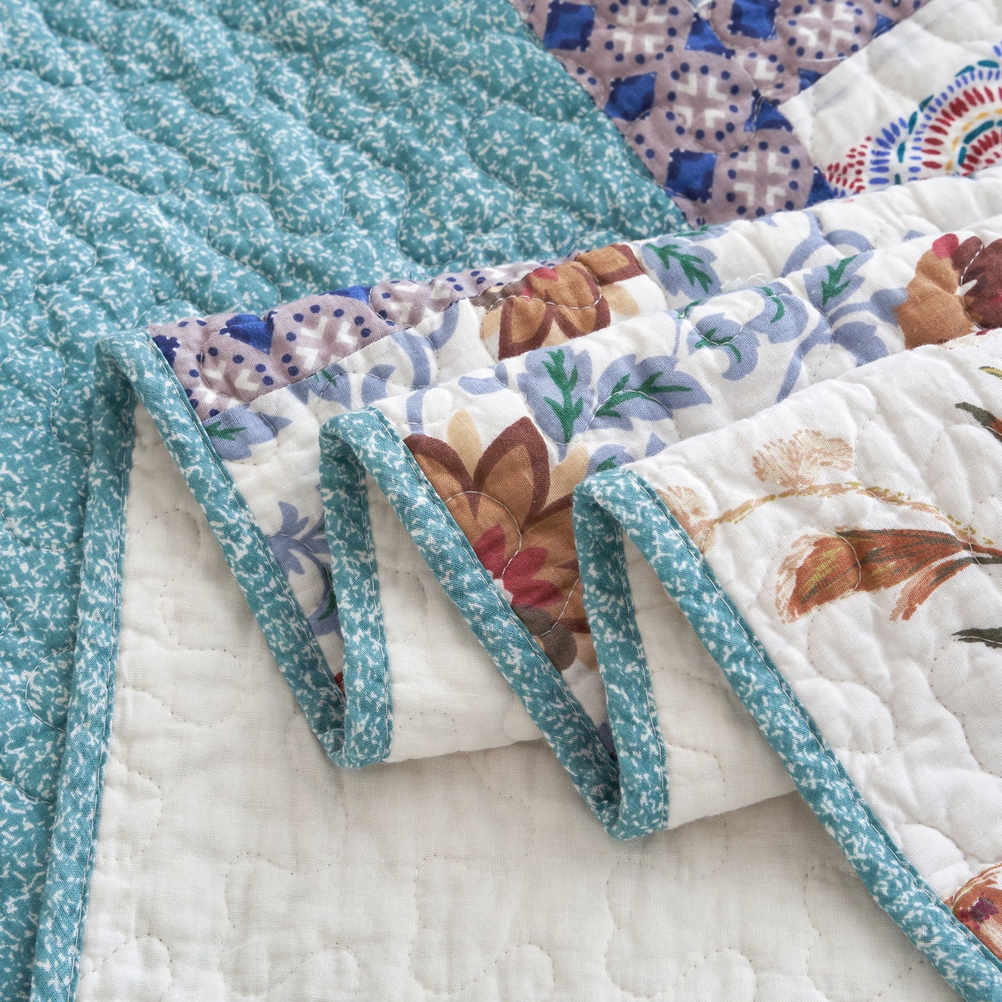 Tache Old World Garden Pastel Blue Yellow Red Hummingbirds Cotton Patchwork Quilt Set (JHW-936)-3