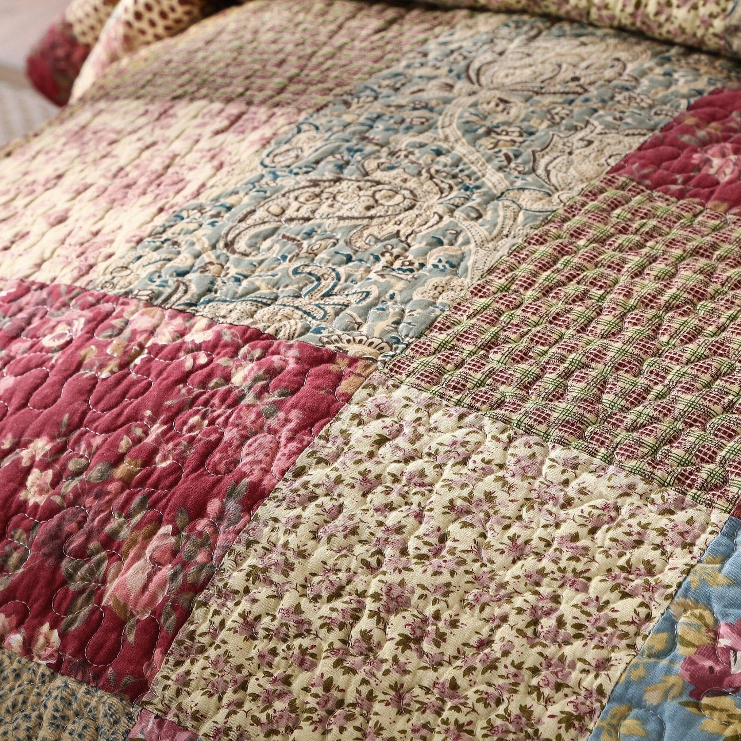 Tache Fairy Tale Tea Party Beige Burgundy Paisley Floral Cotton Patchwork Quilt Set (DXJ103443)-3