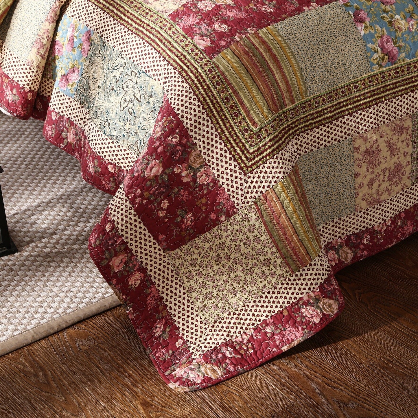 Tache Fairy Tale Tea Party Beige Burgundy Paisley Floral Cotton Patchwork Quilt Set (DXJ103443)-4