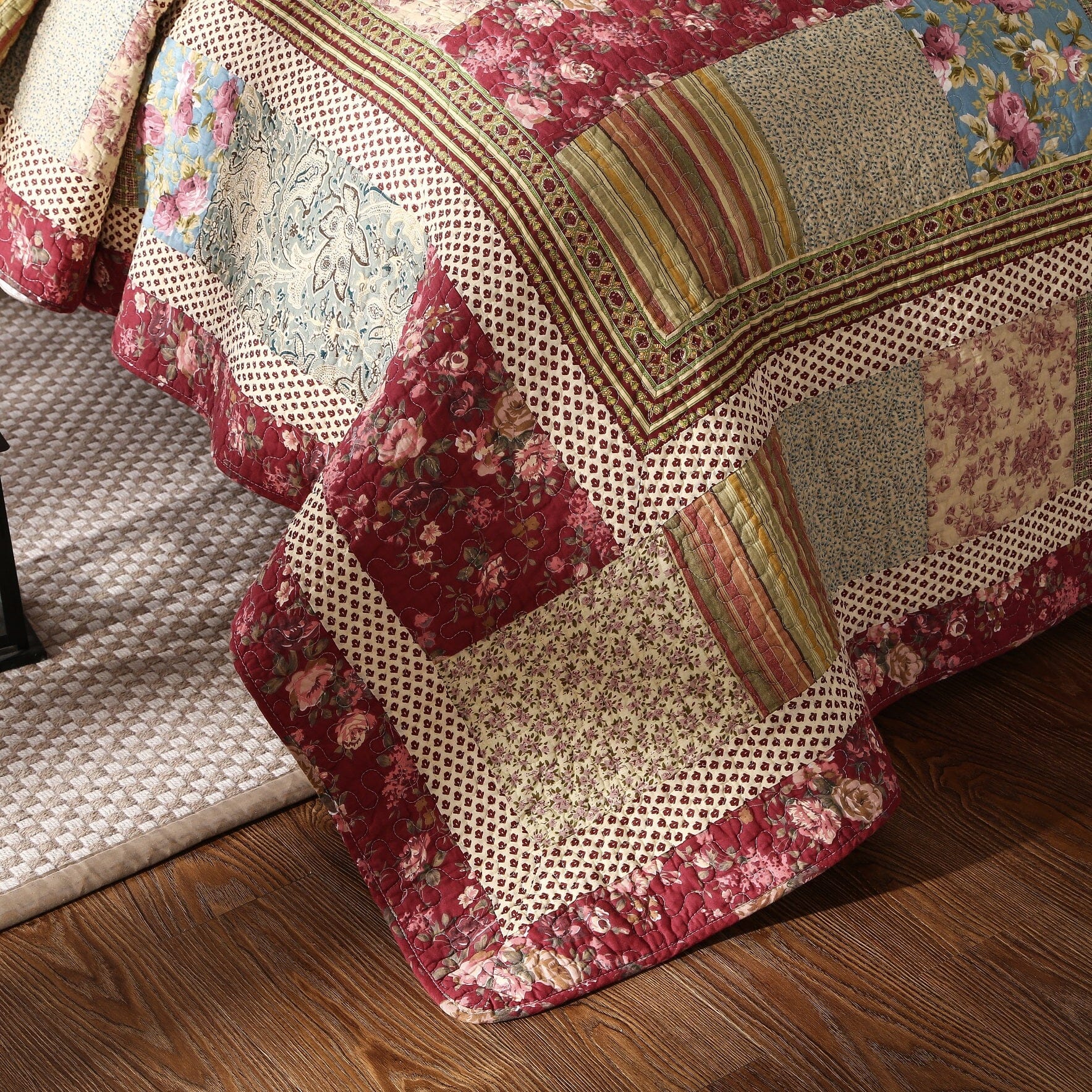 Tache Fairy Tale Tea Party Beige Burgundy Paisley Floral Cotton Patchwork Quilt Set (DXJ103443)-4