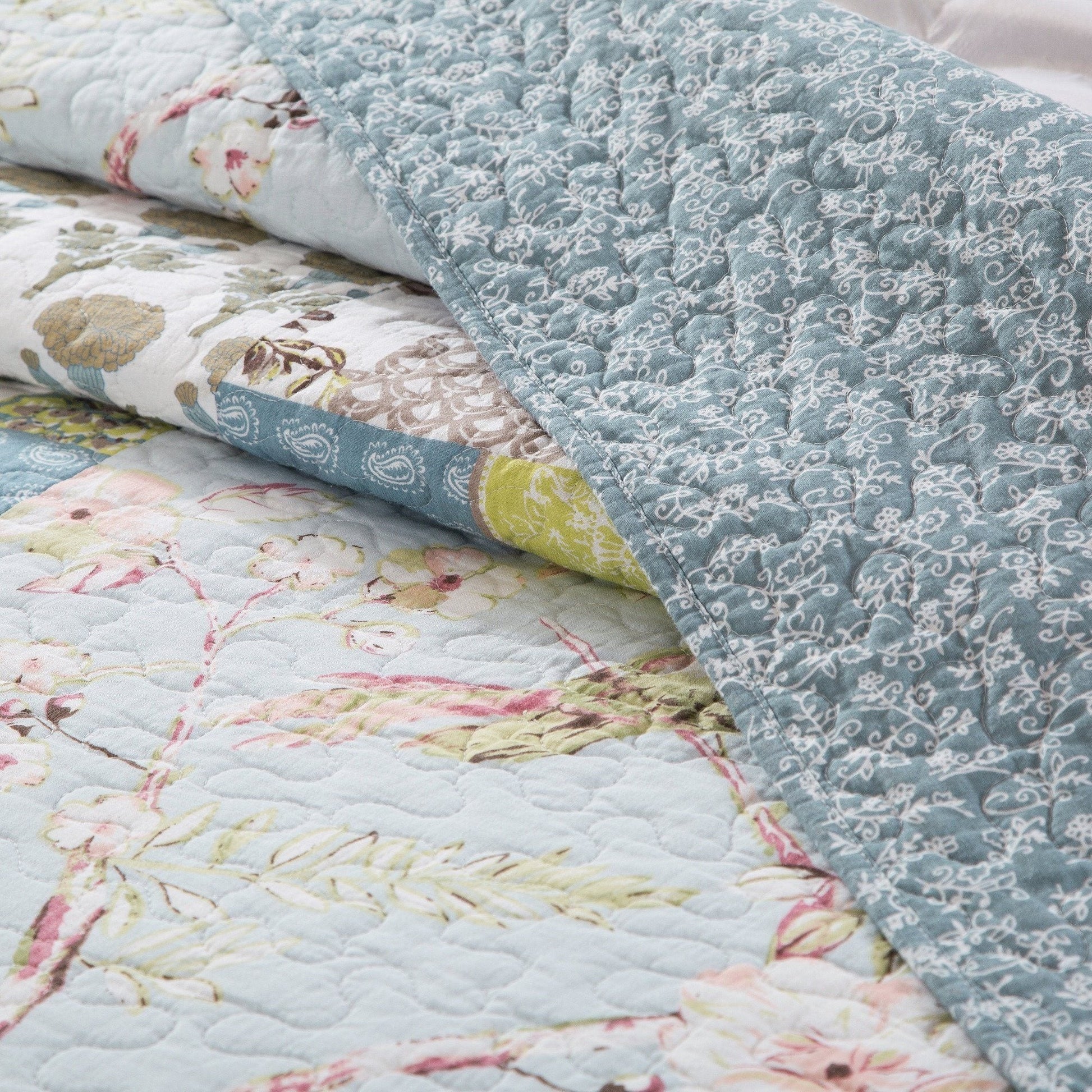 Tache 2-3 Piece Cotton Sky Breeze Pastel Blue Patchwork Quilt Set (JHW-684)-3